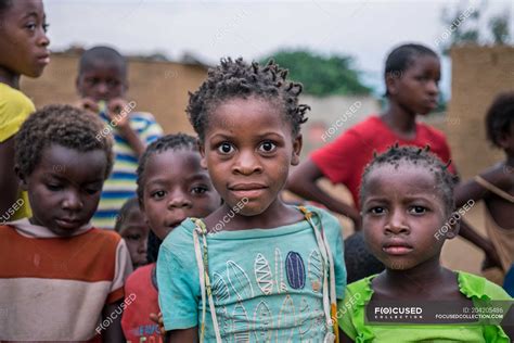 ANGOLA - AFRICA - APRIL 5, 2018 - Group of poor African children in village — culture, cultural ...