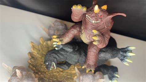 Bandai Standard Movie Monster Series GMK Baragon (2001) Toy Review - YouTube