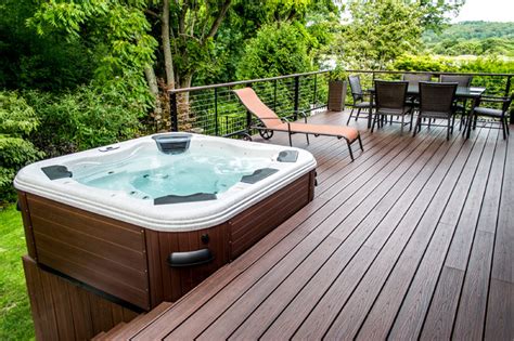 Bullfrog spa 462 Hot Tub with Trex Decking and Cable rail - コンテンポラリー - デッキ - ニューヨーク - Best Hot ...