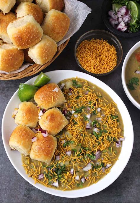 Misal Pav | How To Make Misal Pav Recipe - Cook with Kushi