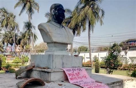 Watch: Hooligans Vandalise Shyama Prasad Mukherjee’s Statue In Kolkata; Locked Inside By Locals ...