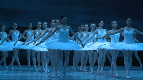 NewCa.com: Bolshoi Ballet performs Swan Lake in Toronto - YouTube