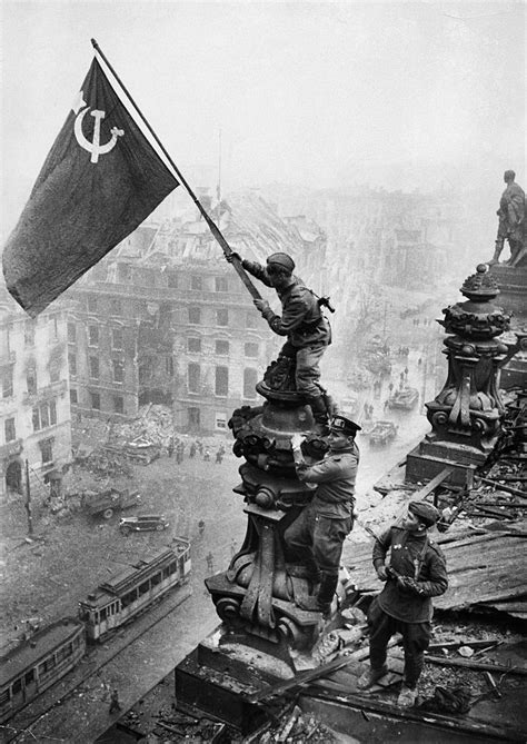 Soviet soldiers raises soviet flag over the Reichstag, Berlin, Germany ...