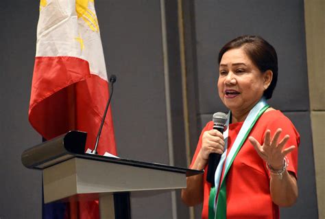 Cynthia Villar backs nurses' salary increase