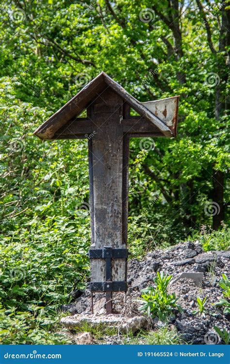 Wooden large church cross stock photo. Image of beams - 191665524