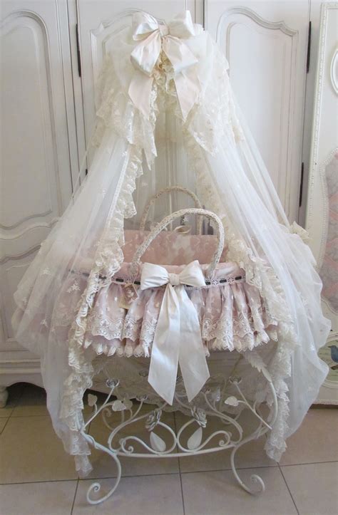 Angela Lace: Pink Frilly Moses Basket