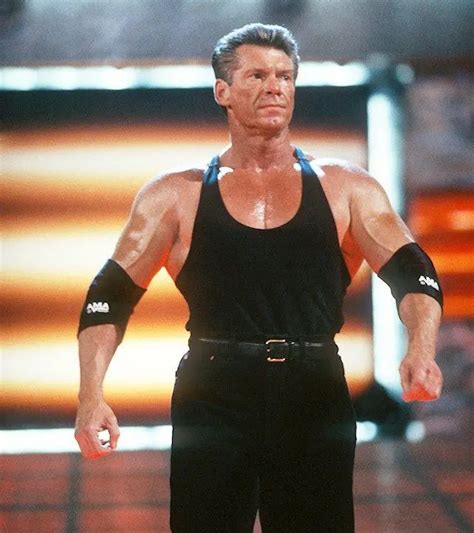 Video sees WWE chairman Vince McMahon working out and lift unbelievable ...