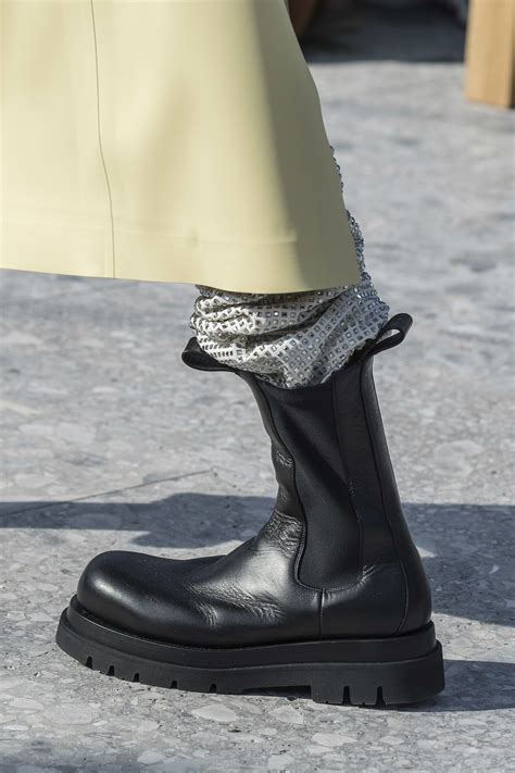 Bottega Veneta Fall 2019 Ready-to-Wear Collection - Vogue | Womens fashion shoes, Fashion boots ...