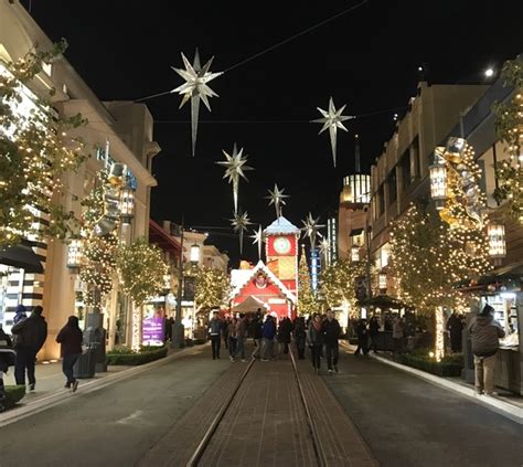 The Grove: This Is Christmas Way out West