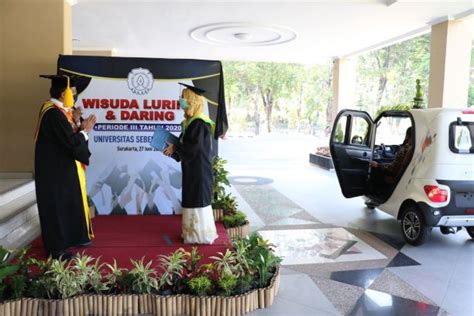 UNS Gelar Wisuda Drive Thru