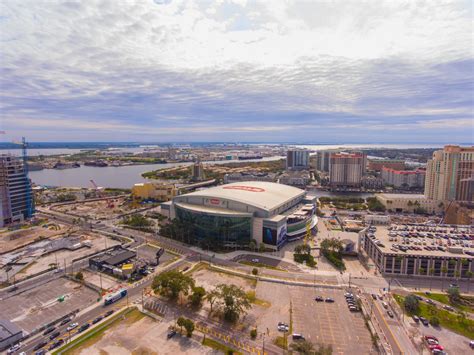 Amalie Arena Food: A Tasty Guide to Game Day Dining - The Stadiums Guide