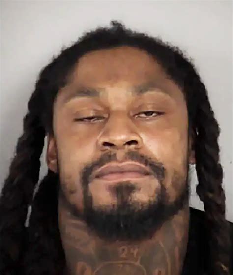 Marshawn Lynch pulled from car during DUI arrest: police video