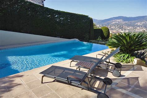 Cote d'Azur Luxury Holiday Villa to Rent with Pool, next to a beach, in La Napoule.