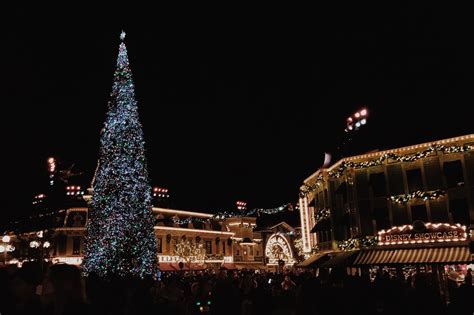 Disneyland Christmas Main Street USA | Disneyland christmas, Main street usa, Christmas main