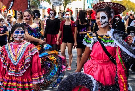 How to become a participant of the Day of the Dead Festival in Mexico City