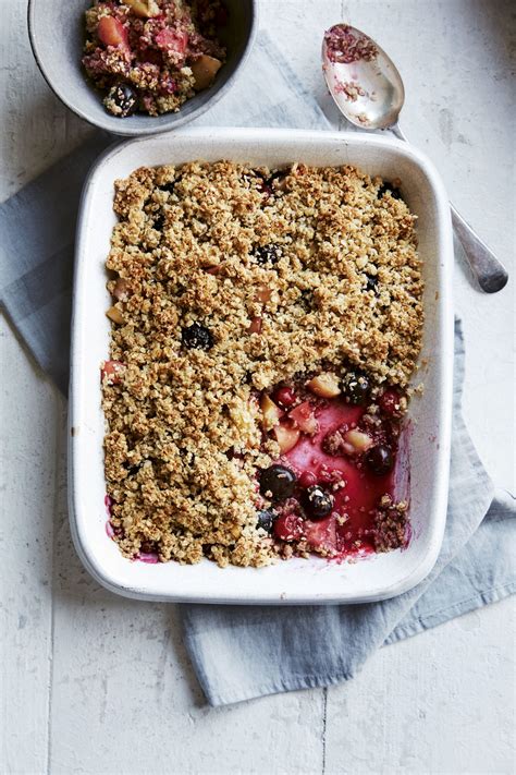 Berry and Apple Crumble | Low-calorie Dessert Recipe