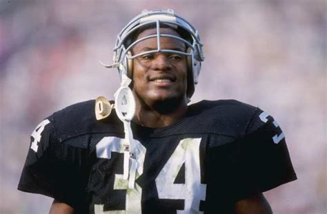 8 Bo Jackson Highlights That Prove He's the Greatest Athlete to Ever ...