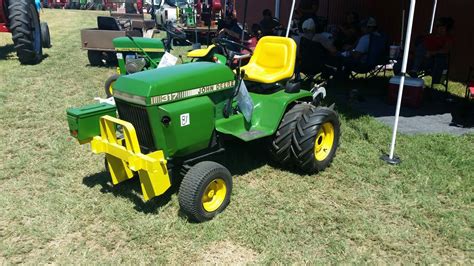 John Deere 317 with Dual Tires | Lawn Tractor