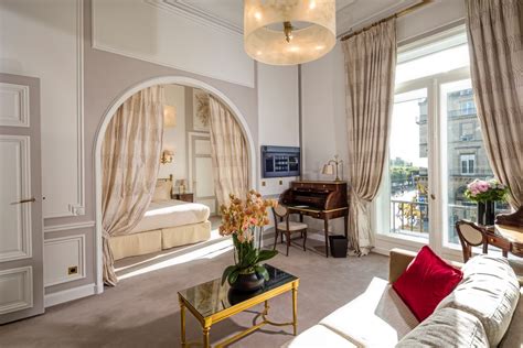 THE ICONIC HOTEL REGINA REOPENS IN PARIS – Travel for Senses