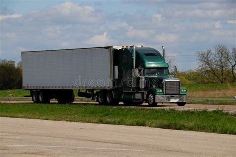 Green Semi-Truck with White Trailer Editorial Stock Image - Image of lens, driving: 92995079