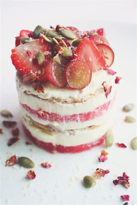 Strawberry & Watermelon Cake – AMCARMEN'S KITCHEN