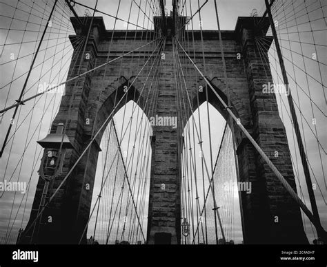 Brooklyn Bridge black & white Stock Photo - Alamy