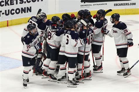 UConn men’s hockey climbs to No. 14 in USCHO Poll - The UConn Blog