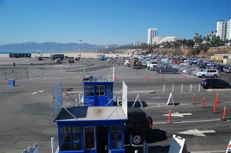 Is Santa Monica Pier parking free? – Road Topic