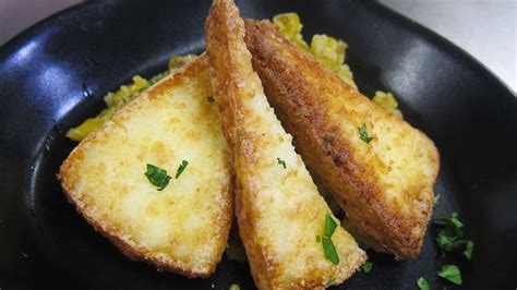 Foods from the Dominican Republic: Mangu with queso frito (fried cheese)