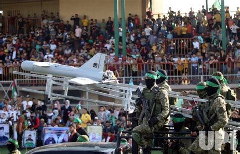 Photo: Hamas Militants Parade during an Anti-Israel Rally ...