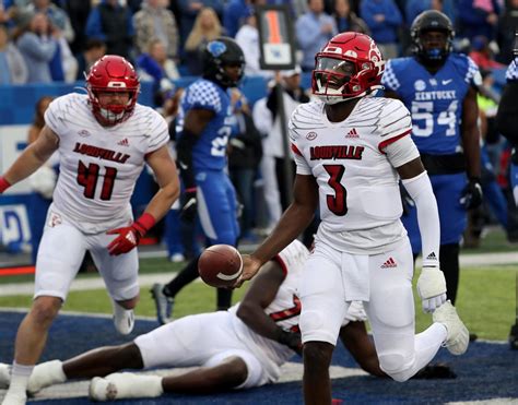 See Lamar Jackson congratulate Louisville QB Malik Cunningham on touchdown records