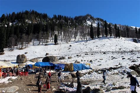 Snowy Mountain Valley in Kashmir in India. Editorial Stock Image - Image of housing, kashmir ...