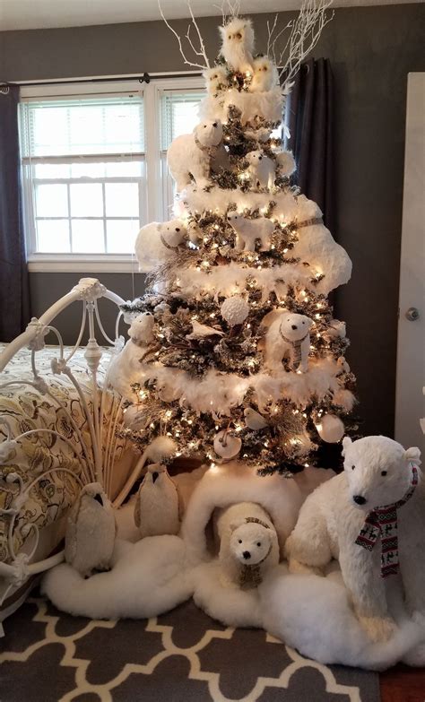 40+ Best Christmas tree decor ideas & inspirations for 2019 - Hike n Dip