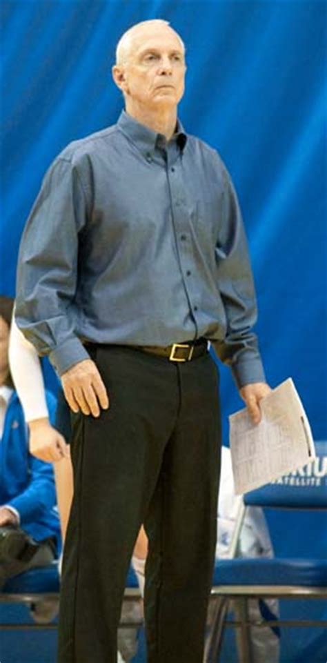 UCLA women’s volleyball coach Andy Banachowski announces retirement - Daily Bruin