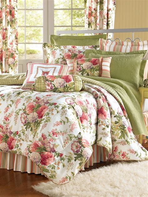 Claire's Garden Comforter - This classic cottage bedroom is reinvented with a trio of flirty ...