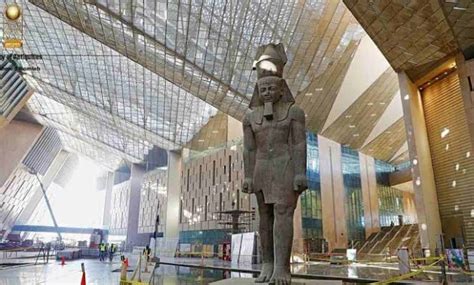 Egypt’s Minister of Tourism& Antiquities holds a meeting to follow up ...