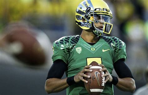 Oregon's Marcus Mariota named Manning Award player of the week ...