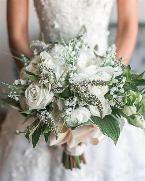 The Guide To White Bridal Bouquets {Plus Inspiration Gallery} | Eddie ...