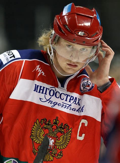 Jet carrying Russian hockey team crashes; 43 die