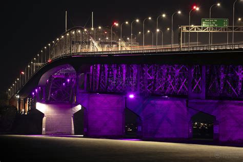 Auckland Harbour Bridge at night