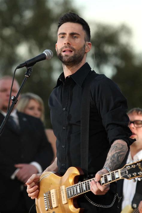 Can Adam Levine Play Guitar?