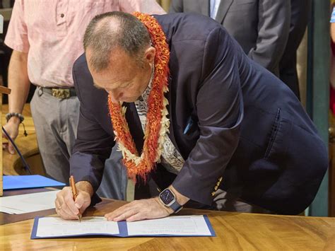 Hawaii Governor Signs Tax Relief And Budget Bills - Honolulu Civil Beat