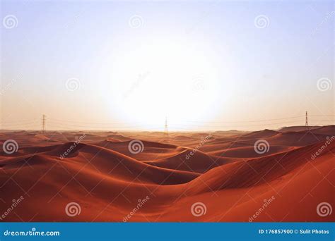 Sunrise on the Red Sand Dunes of the Arabian Desert in Riyadh, Saudi ...