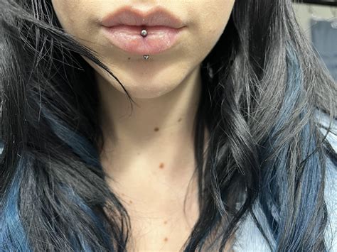 Vertical labret : r/piercing