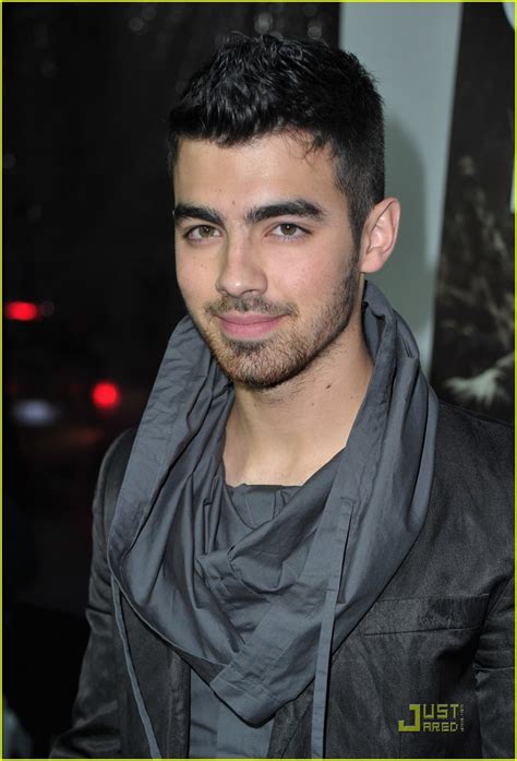 Joe Jonas: 'Sucker Punch' Premiere | Photo 410117 - Photo Gallery | Just Jared Jr.