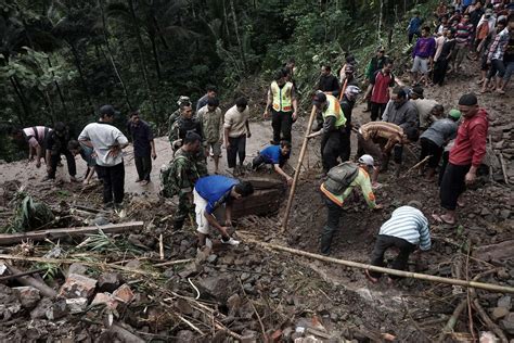 Flash floods kill 24 in Indonesia - Times of Oman