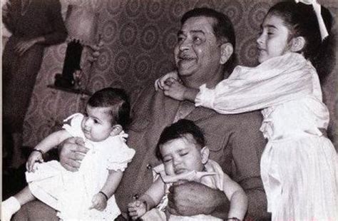 Raj Kapoor's 91st birth anniversary: 10 rare photos of India's greatest showman - News18