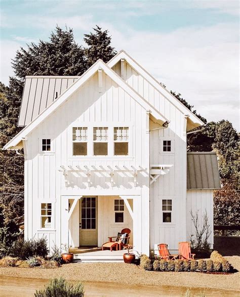 15 Beautiful Board and Batten Siding Ideas | Modern farmhouse exterior ...