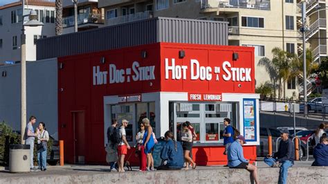 Hot Dog on a Stick to reopen its outlet on Muscle Beach, California