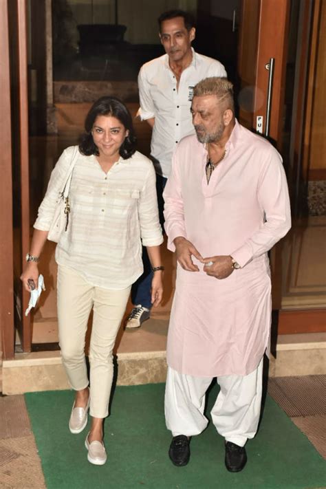 Sanjay Dutt Photos| [PHOTOS] Cancer-free now, Sanjay Dutt returns home ...